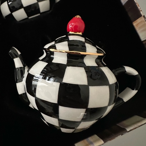 MacKenzie-Childs Black and White Checkered Teapot Salt and pepper - Picture 4 of 4